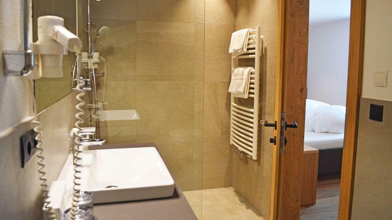 Hotel Trenker 브라이에스 외부 사진